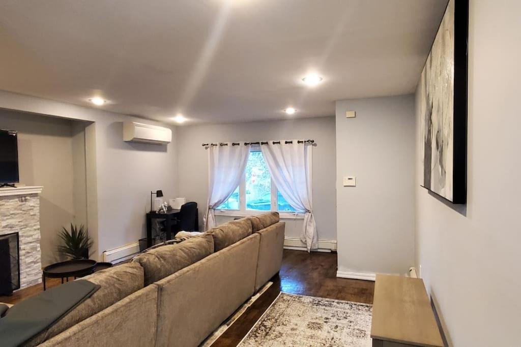 Quiet 3 Bedroom Apartment In Private Home New York Eksteriør billede